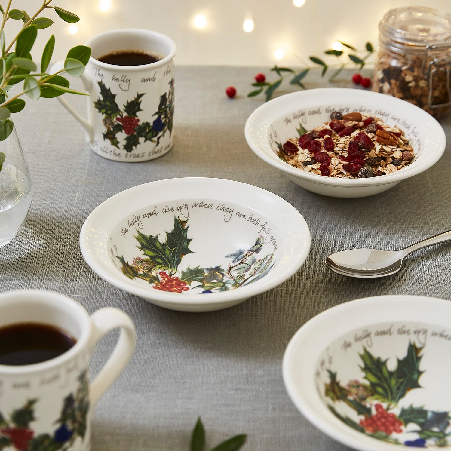 The Holly & the Ivy Oatmeal Bowl (R) 15cm Set of 6