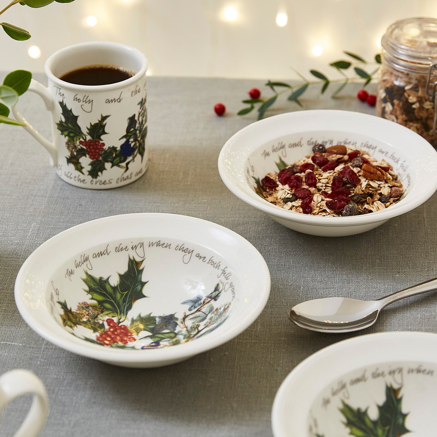 The Holly & the Ivy Oatmeal Bowl (R) 15cm Set of 6