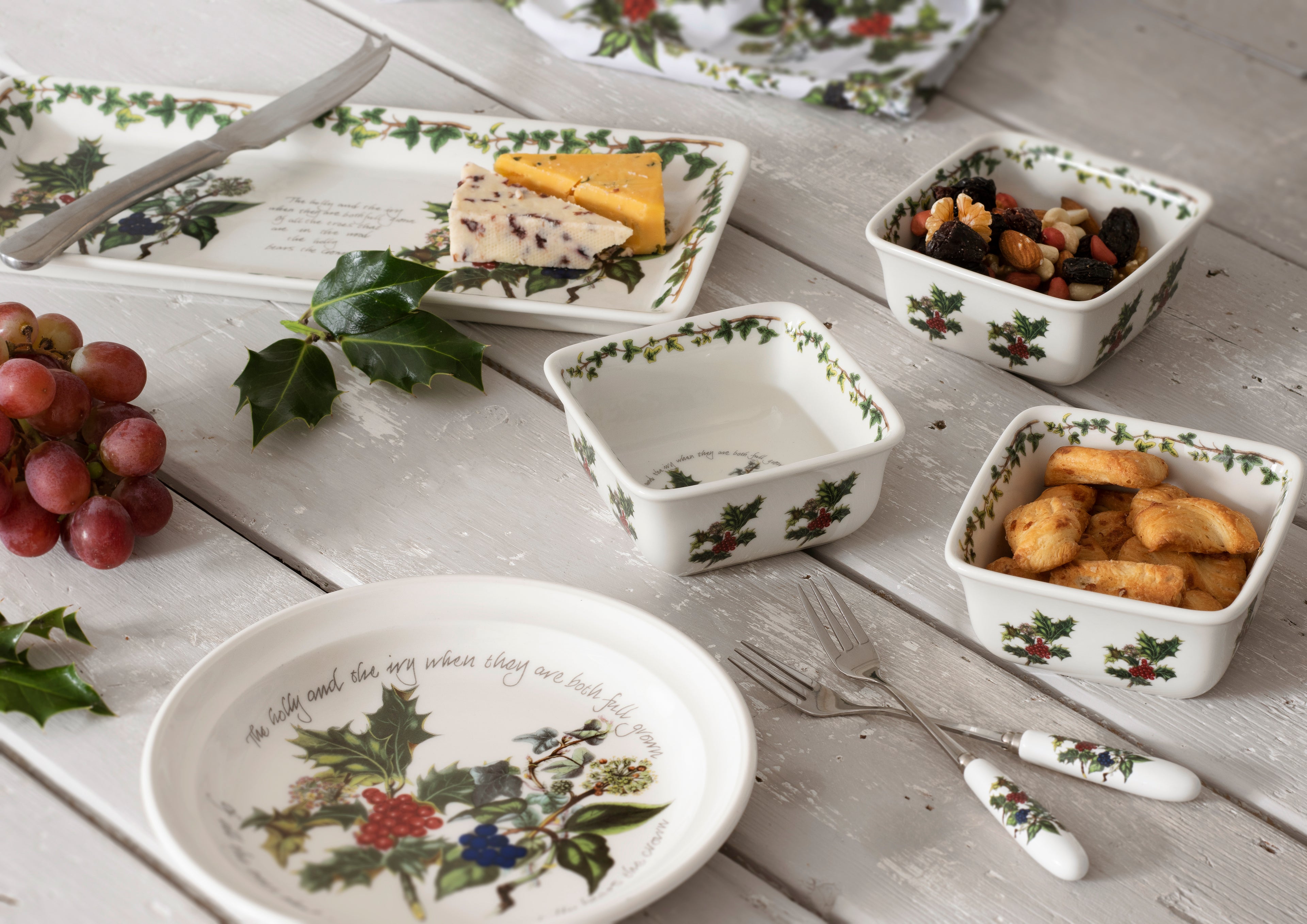 The Holly & the Ivy Square Mini Dishes - Set of 3 10cm Boxed Set