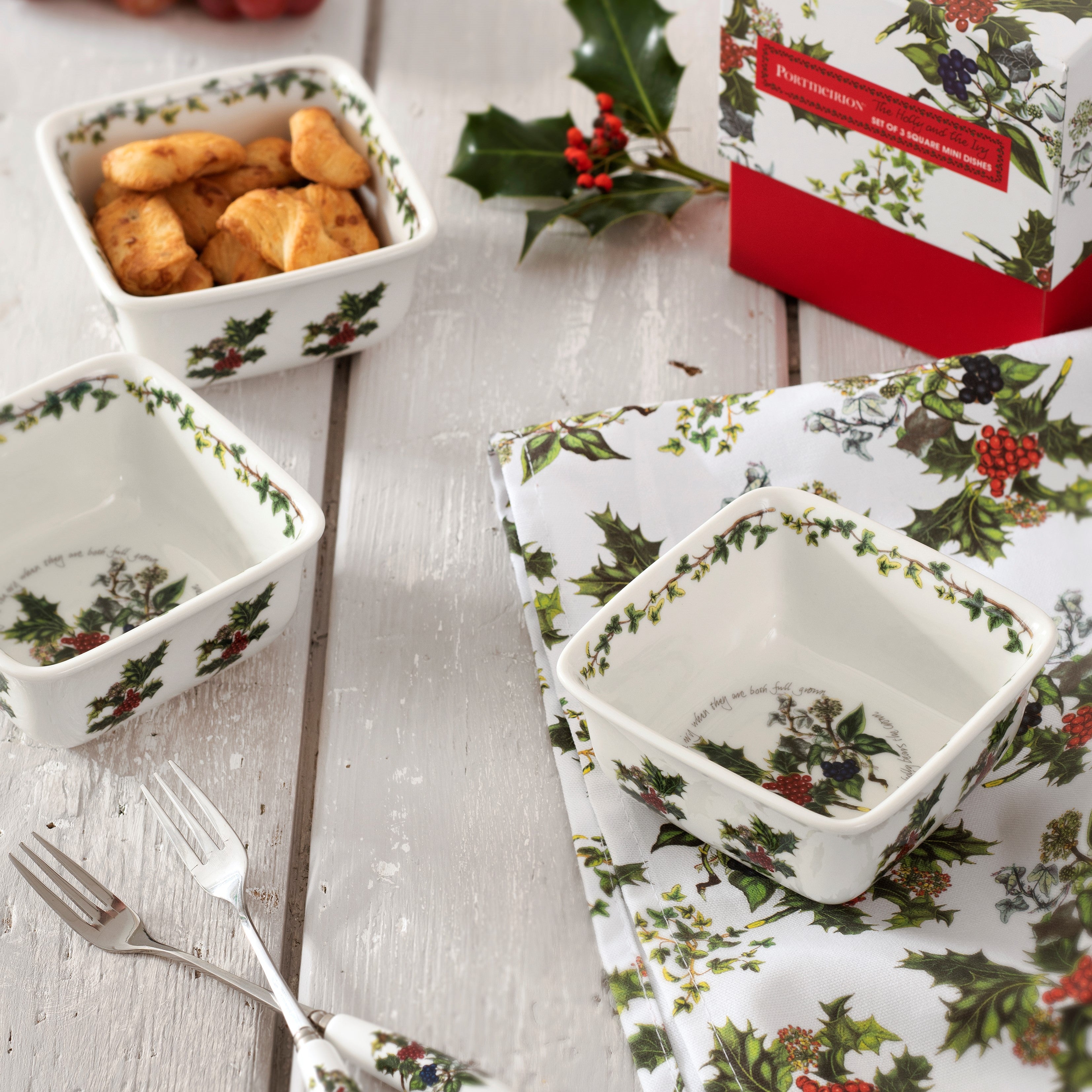 The Holly & the Ivy Square Mini Dishes - Set of 3 10cm Boxed Set