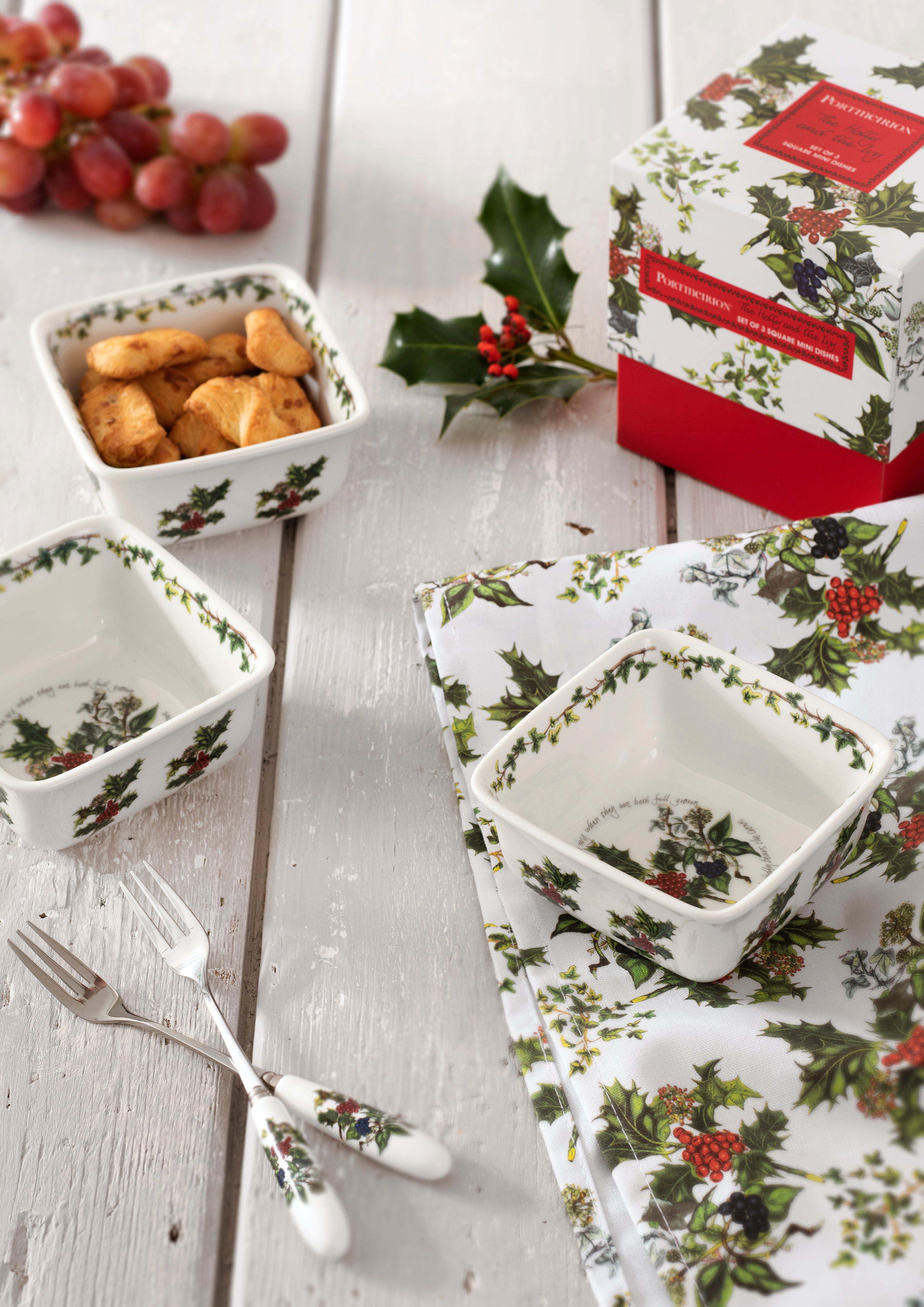 The Holly & the Ivy Square Mini Dishes - Set of 3 10cm Boxed Set