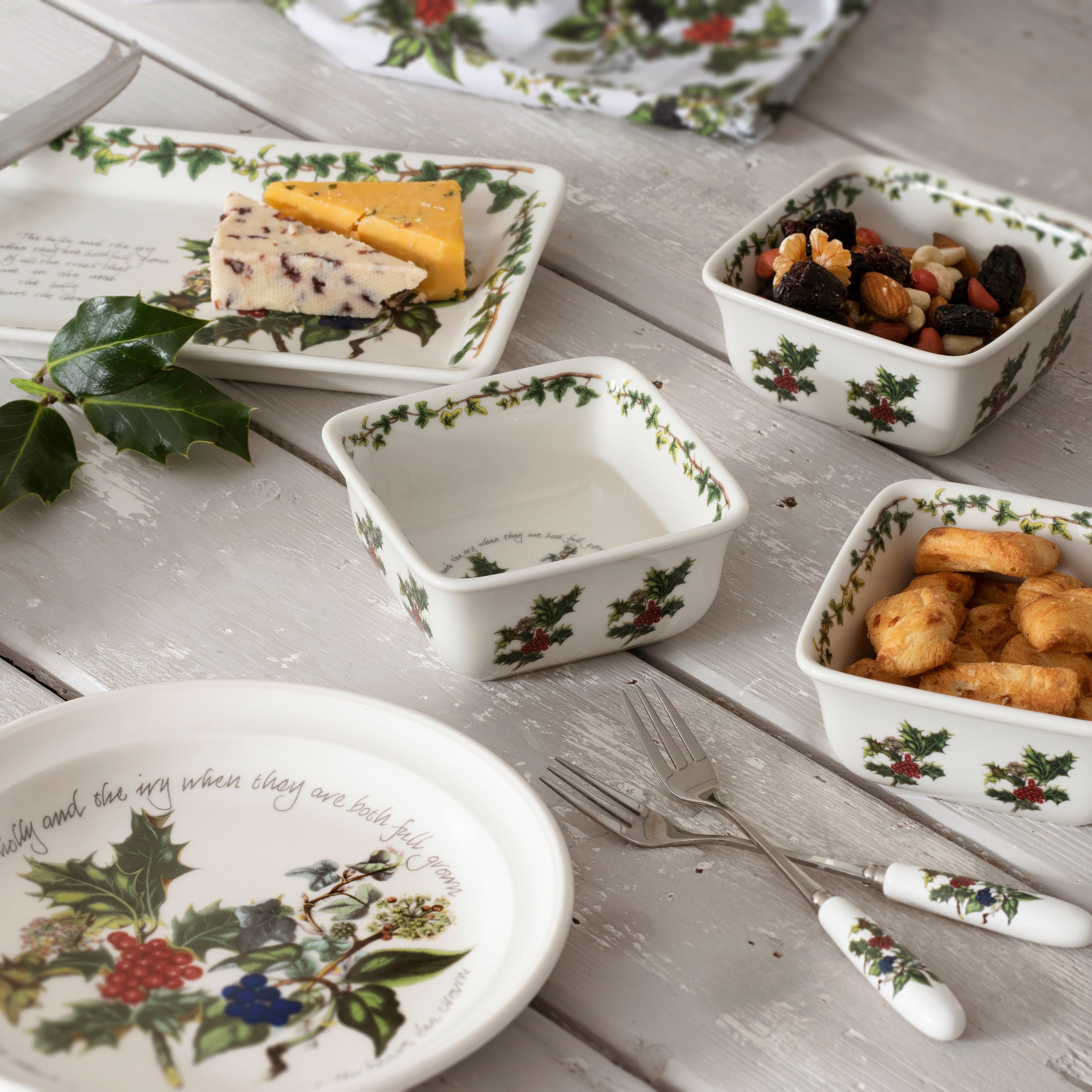 The Holly & the Ivy Square Mini Dishes - Set of 3 10cm Boxed Set