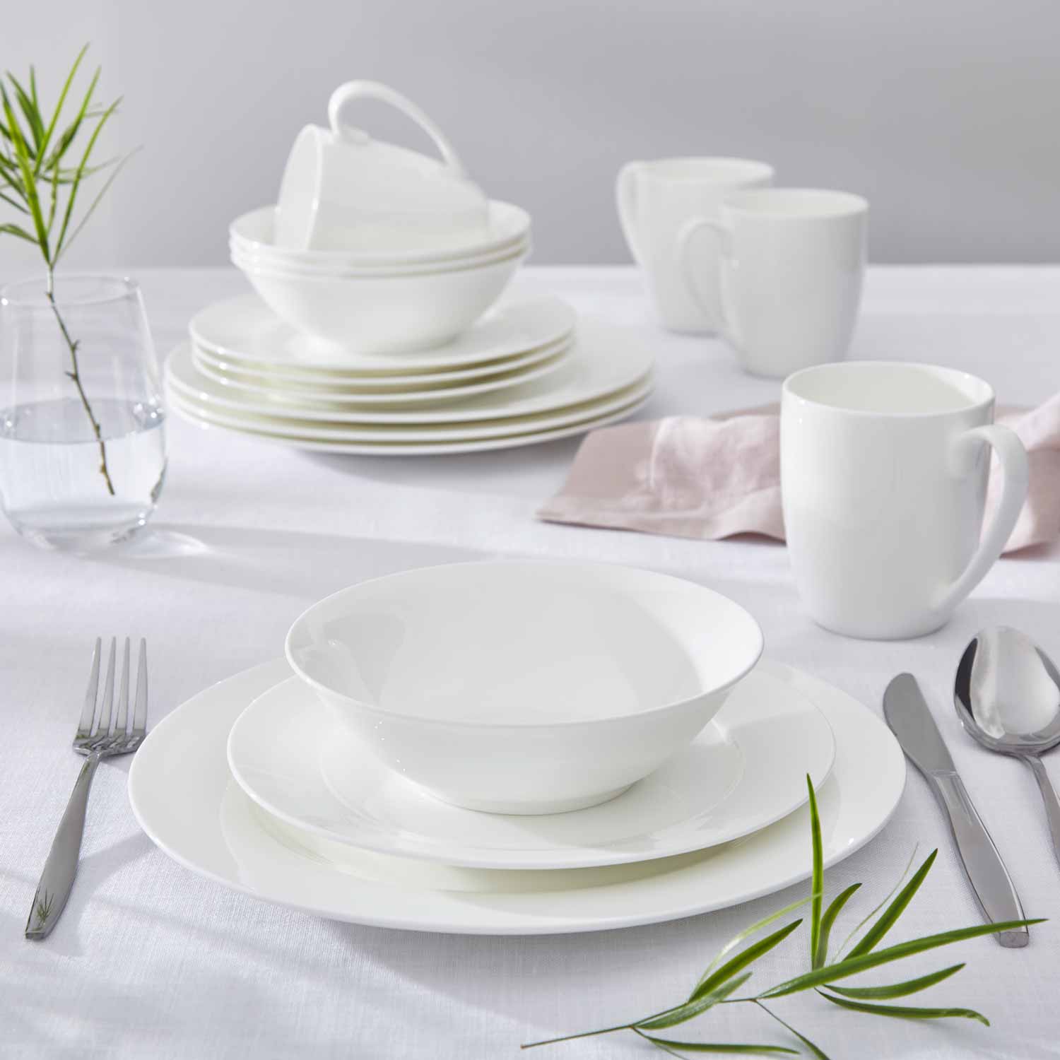 Royal Worcester Serendipity 16 Piece Set 4 x 27cm/10.5" Plate, 4 x 20cm/8" Plate, 4 x 16cm/6.25" Bowl, 4 x 0.35L/12fl.oz. Mug Boxed Set