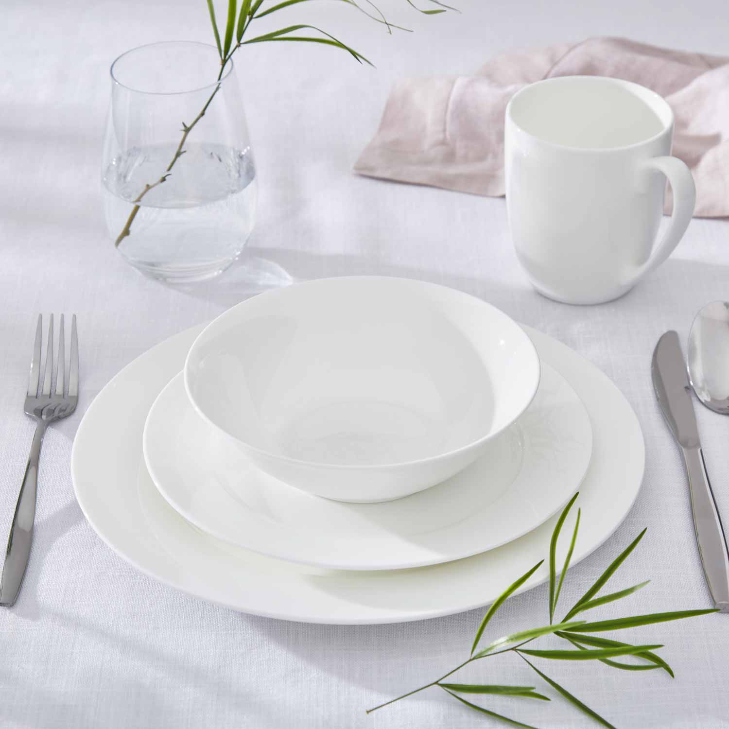 Royal Worcester Serendipity 16 Piece Set 4 x 27cm/10.5" Plate, 4 x 20cm/8" Plate, 4 x 16cm/6.25" Bowl, 4 x 0.35L/12fl.oz. Mug Boxed Set