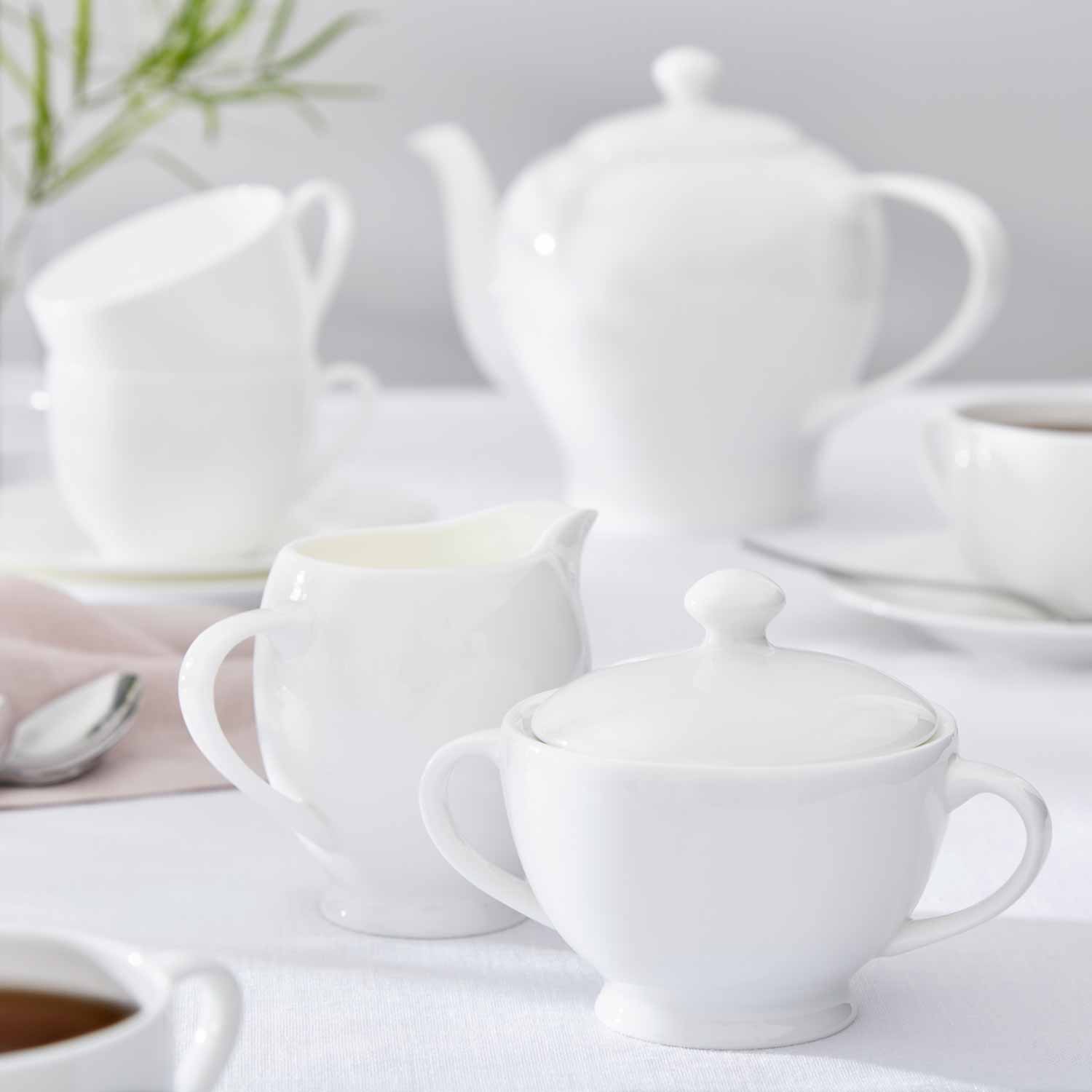 Royal Worcester Serendipity Sugar Bowl and Cream Jug Sugar 0.22L 
Cream Jug 0.28L Boxed Set