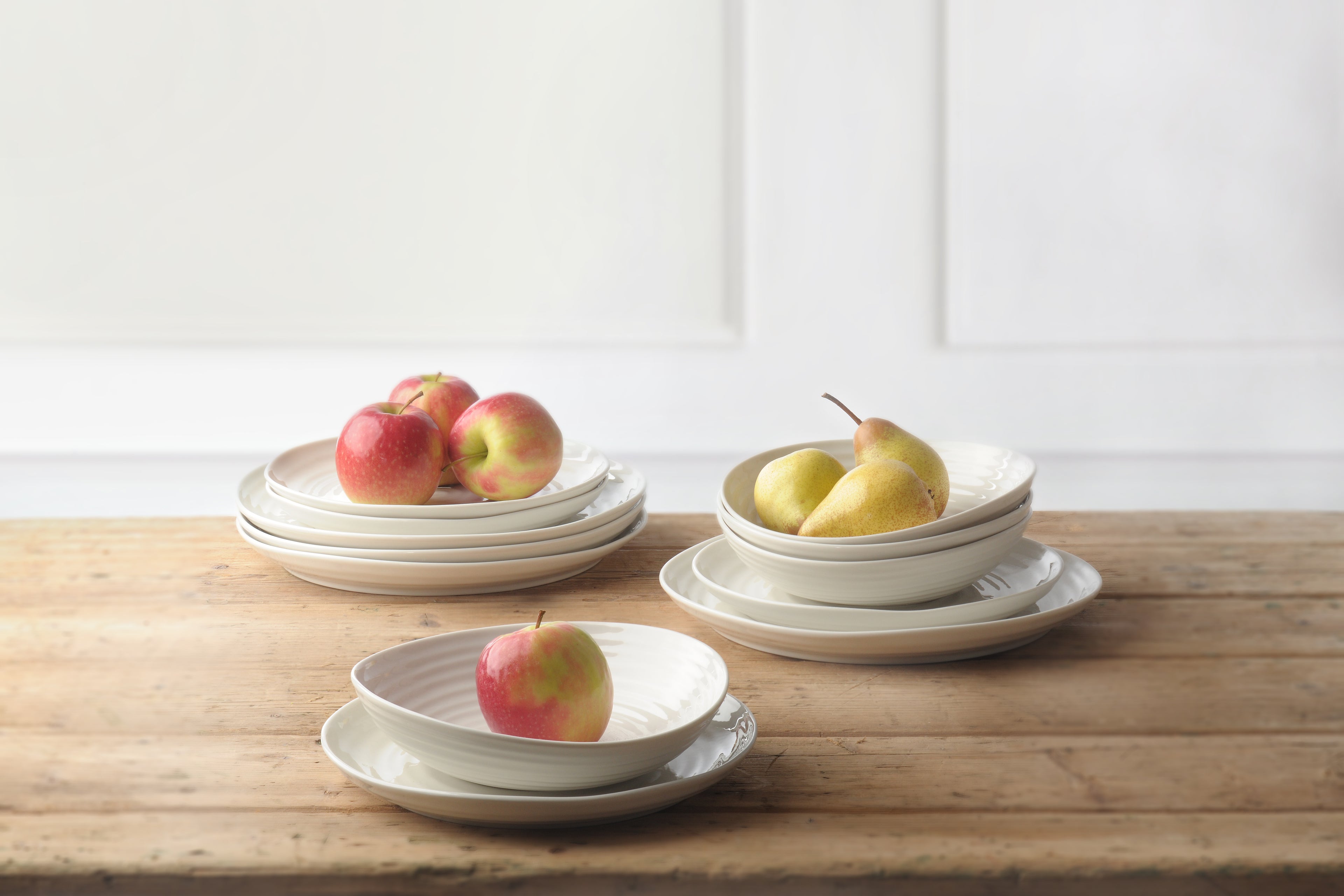 Sophie Conran for Portmeirion 12 Piece Coupe Set 4 x 27cm/10.5" Coupe Plate, 4 x 22cm/8.5" Coupe Plate, 4 x 20cm/8" Bowl Boxed Set