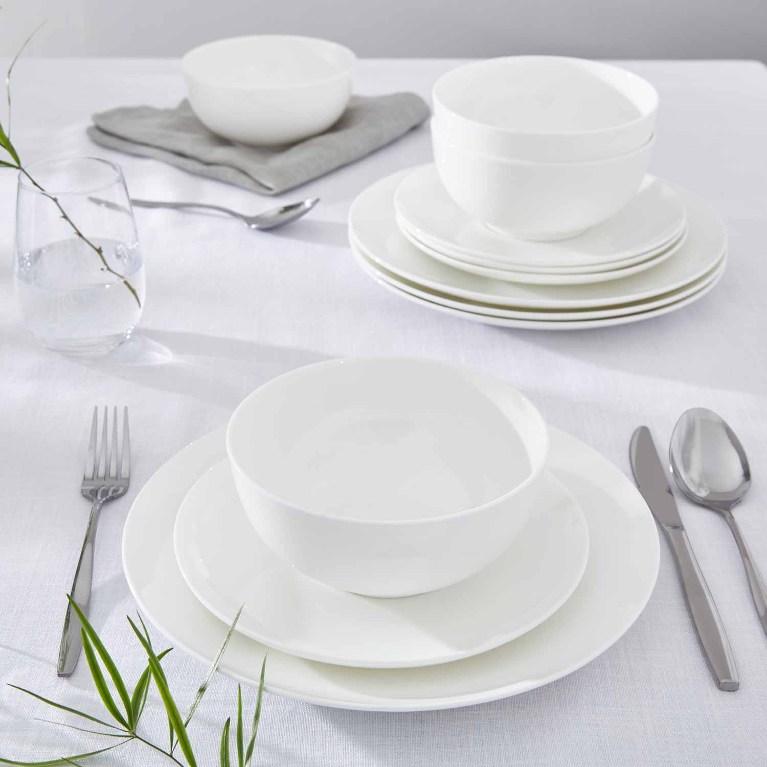 Royal Worcester Serendipity 12 Piece Set Plate 27cm/10.5", Plate 20cm/8", Cereal Bowl 15cm/6" Boxed Set