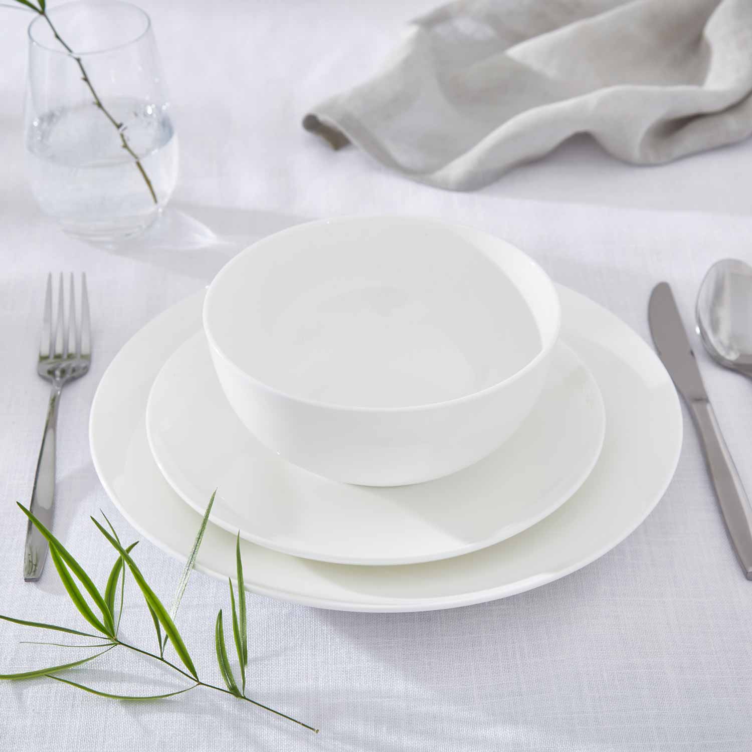 Royal Worcester Serendipity 12 Piece Set Plate 27cm/10.5", Plate 20cm/8", Cereal Bowl 15cm/6" Boxed Set