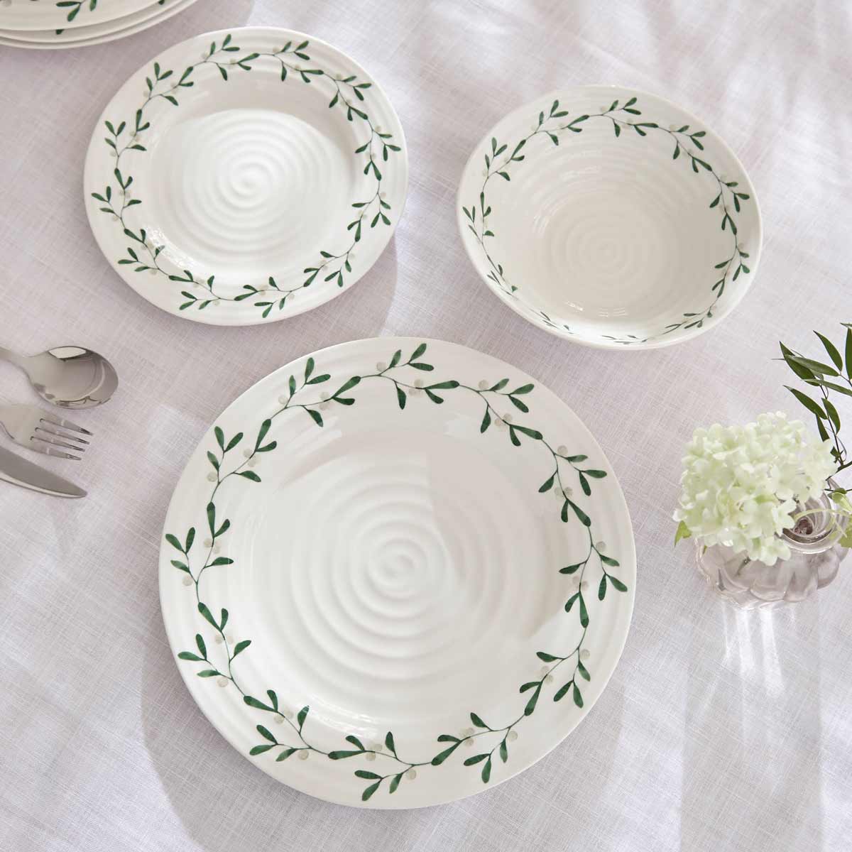 Sophie Conran for Portmeirion Mistletoe  12 Piece Set Plate 28cm, Plate 20cm,Bowl 19cm Boxed Set