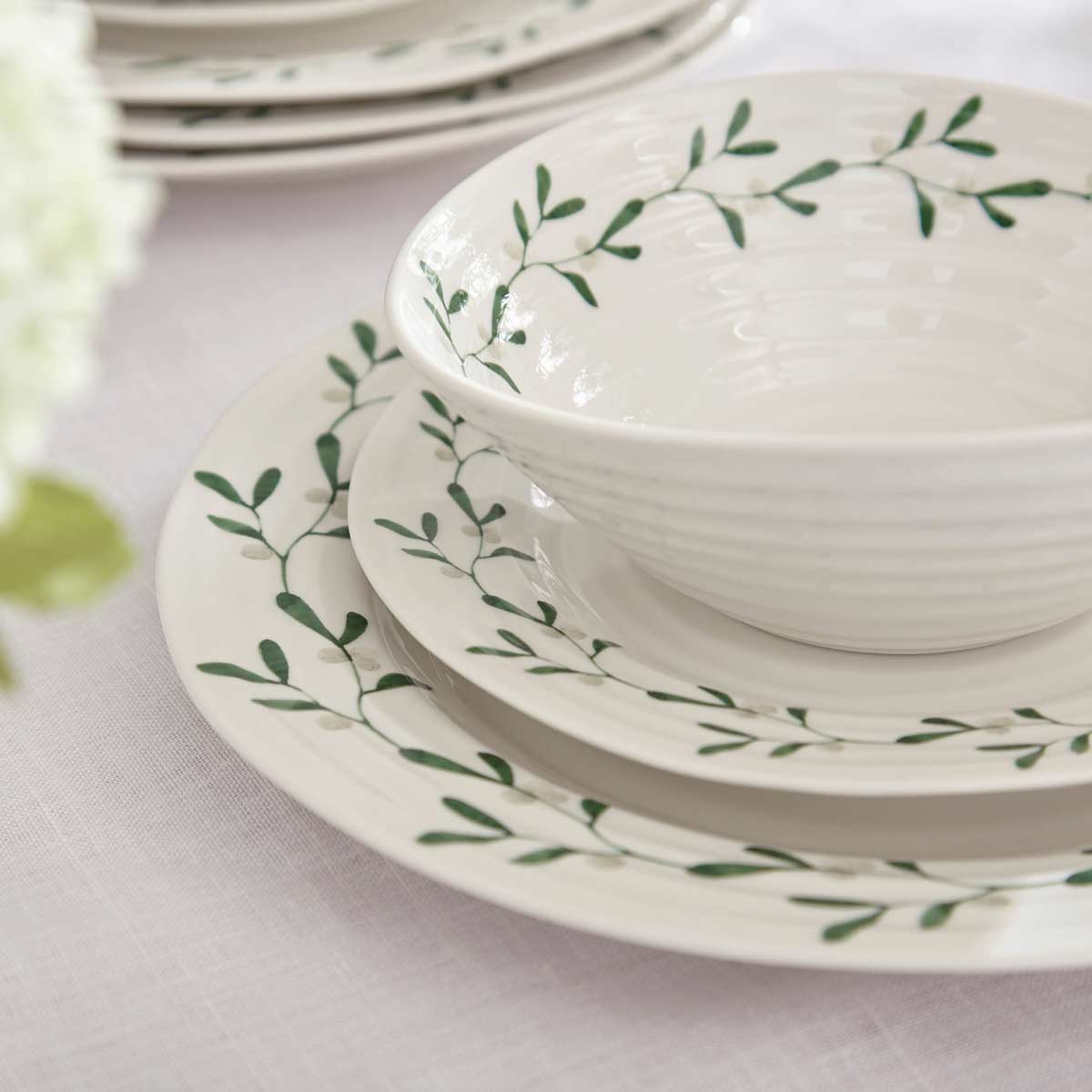Sophie Conran for Portmeirion Mistletoe  12 Piece Set Plate 28cm, Plate 20cm,Bowl 19cm Boxed Set