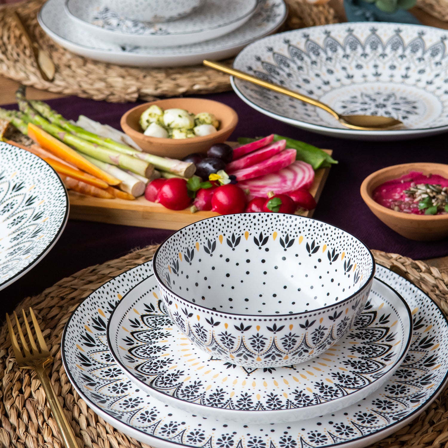 Sara Miller London Artisanne Noir Collection 12 Piece Set Dinner 26.8cm
Salad 20.6cm
Cereal 14.8cm Boxed Set