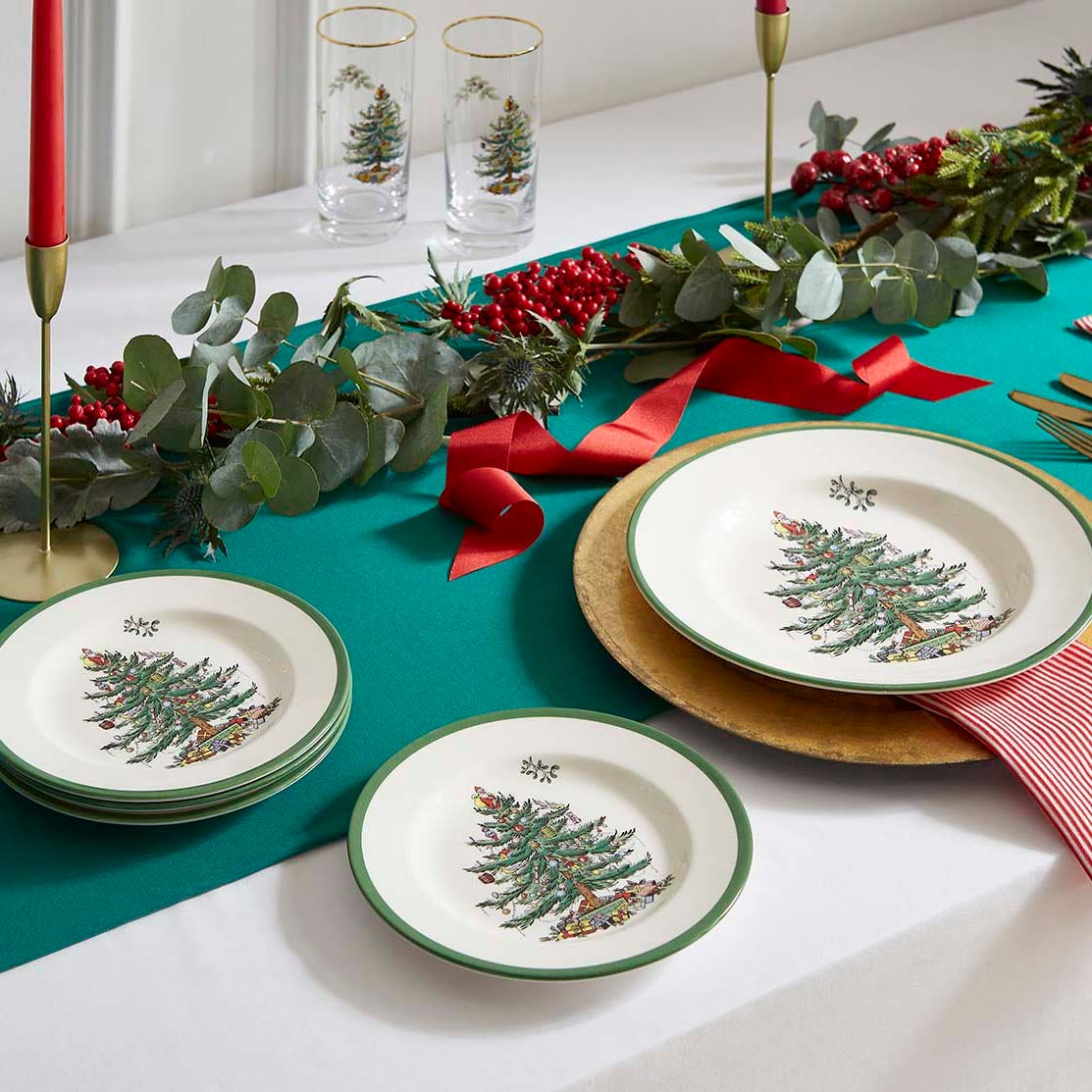 Christmas Tree Set of 4 Dinner  Plates