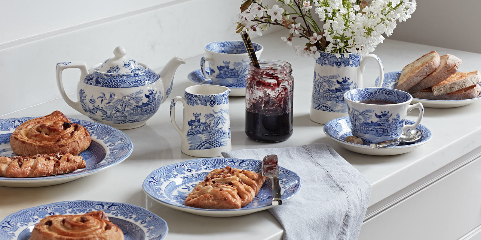 Burleigh Torquay Blue Willow Small Teapot 400ml