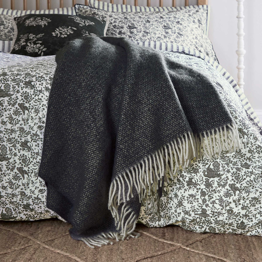 Burleigh Throw 130X170 (Cm) Charcoal / White