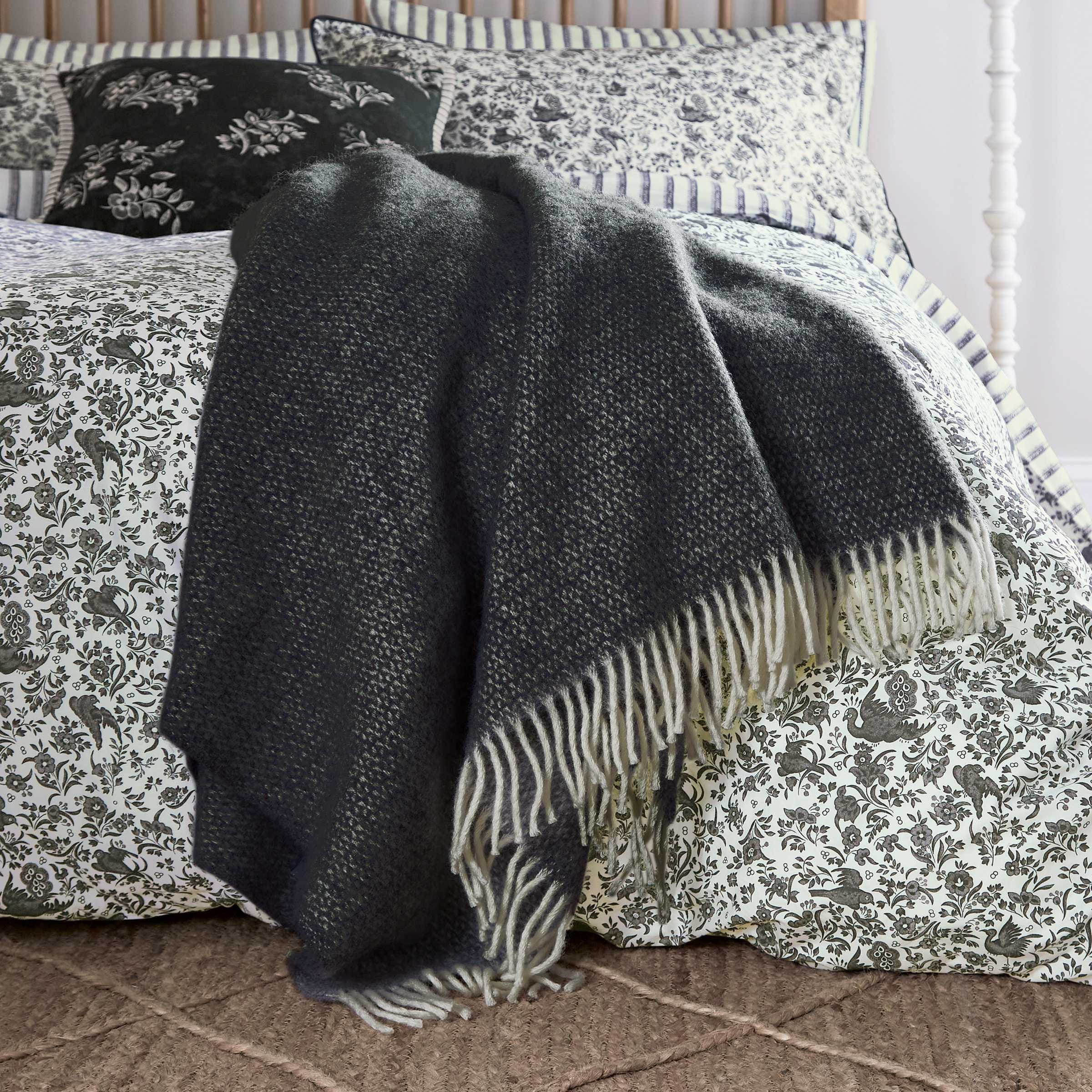 Burleigh Throw 130X170 (Cm) Charcoal / White