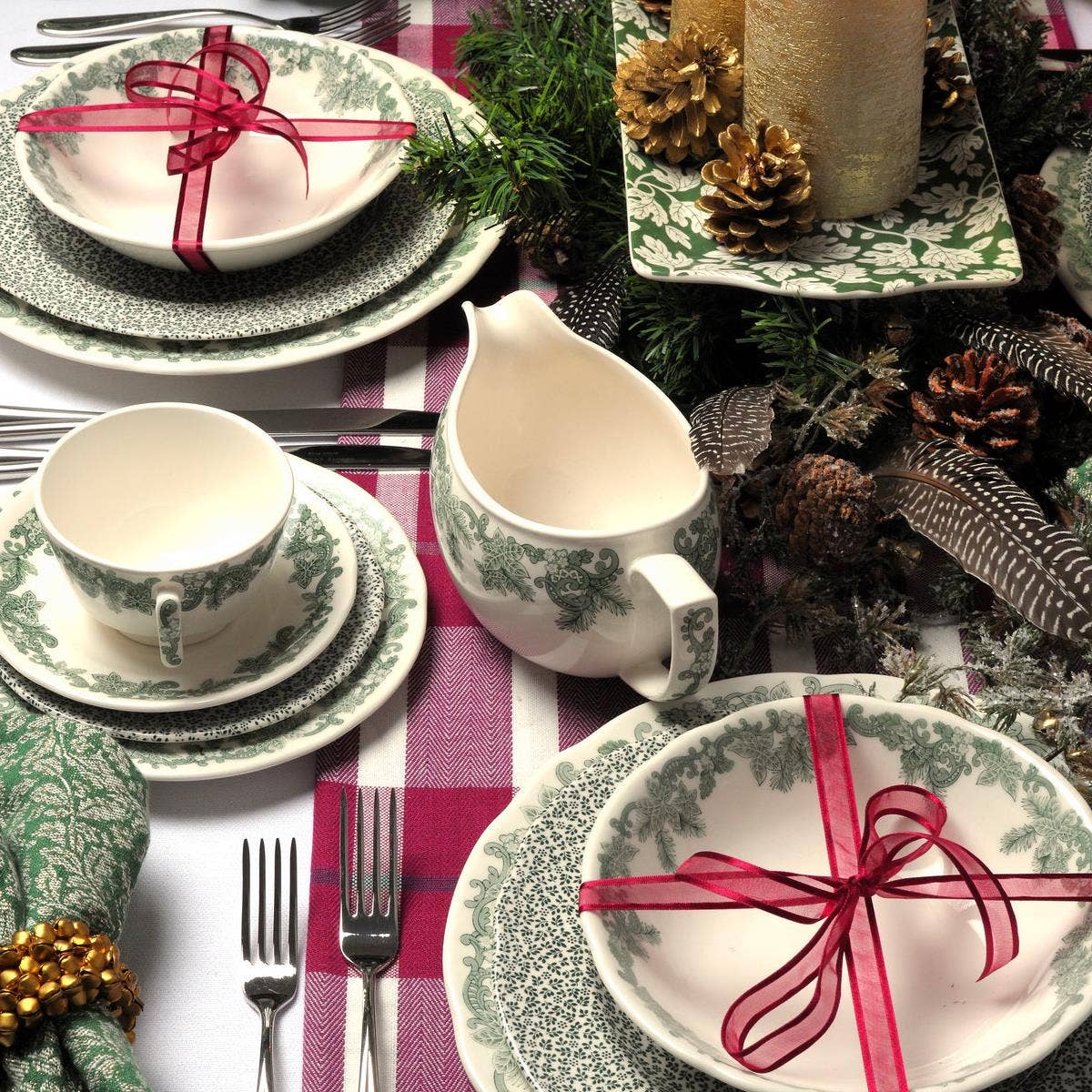 Spode Ruskin House - Wreath Teacup and Saucer