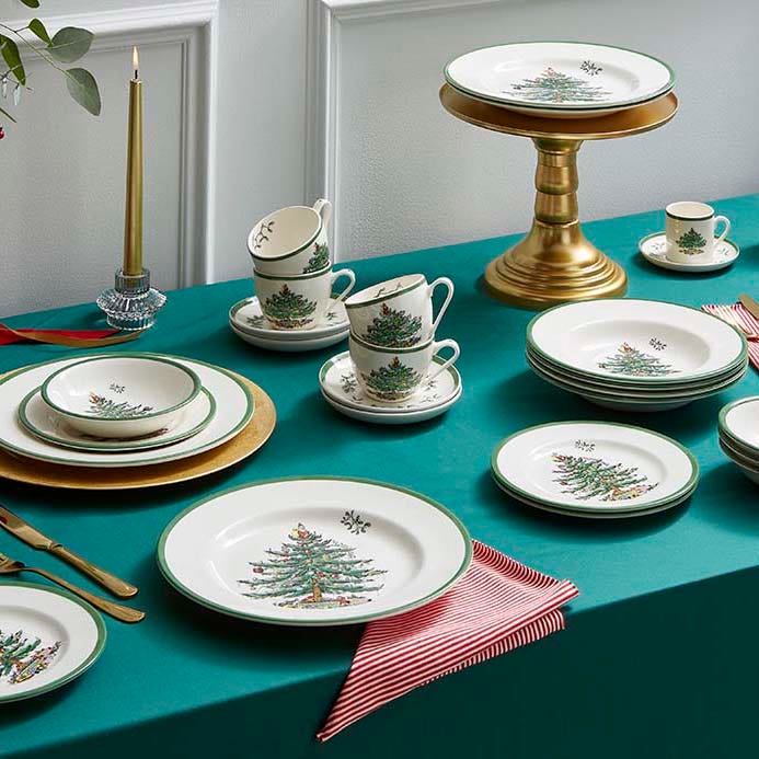 Christmas Tree Set of 4 Dinner  Plates